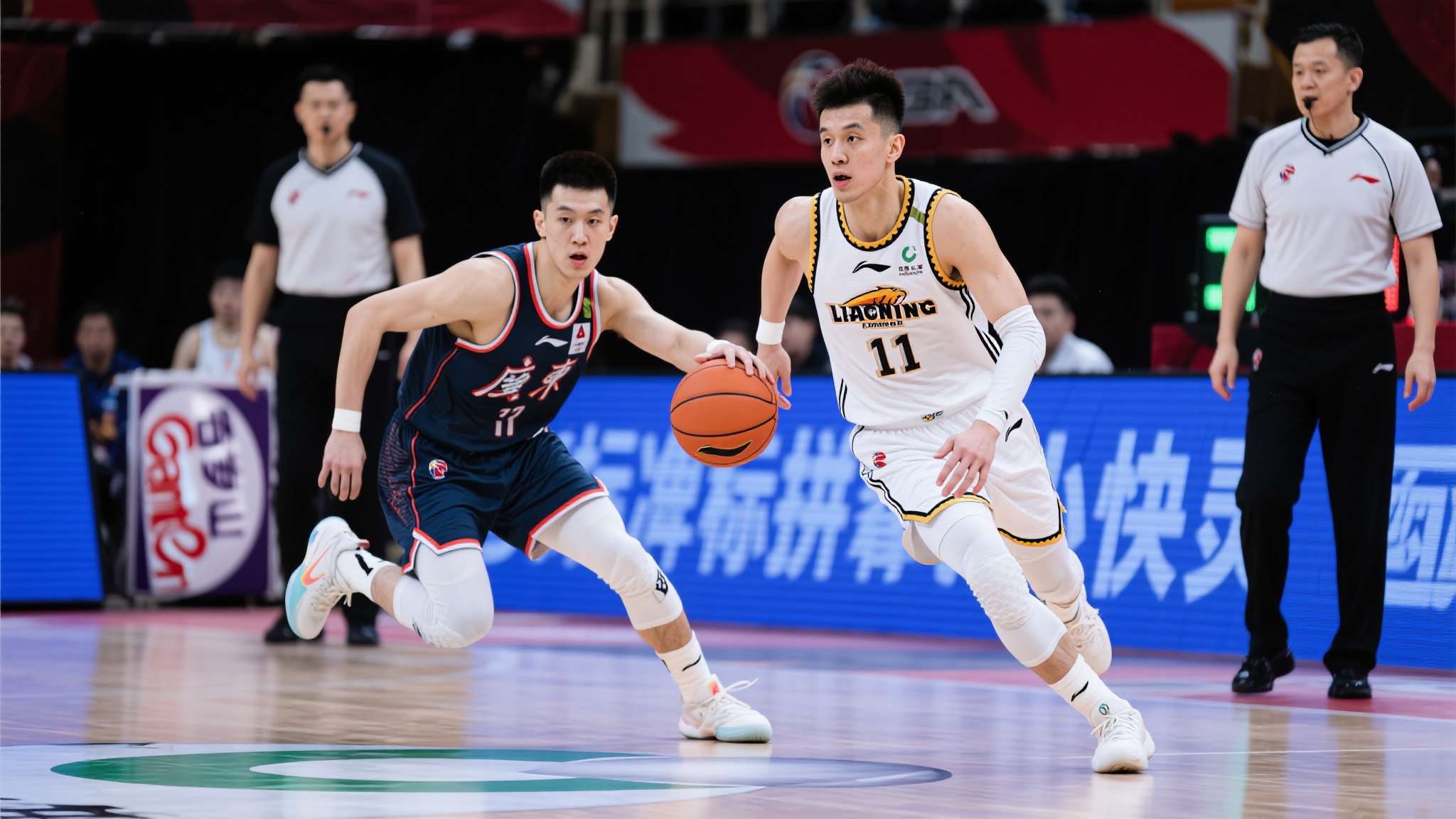 再砍14分26板！这才是CBA第一大外援，上海男篮冲冠的最佳拼图